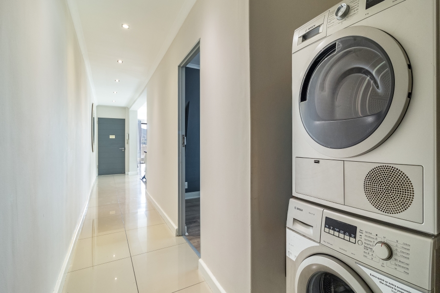 To Let 2 Bedroom Property for Rent in Vredehoek Western Cape